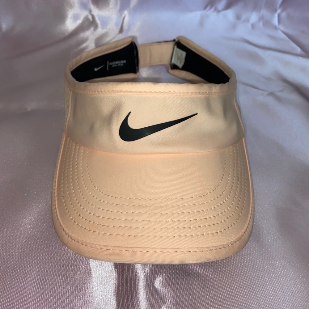 Nike visor hat 🧢